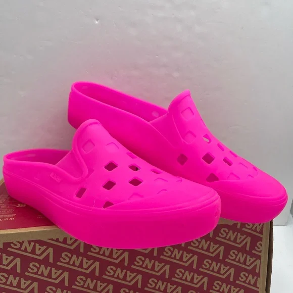 Vans Men’s Slip-On Mule Trk
Hot Pink
VN0005V8AFJ Vibrant Pink Slip-On Clogs - Picture 3 of 16